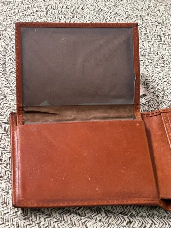 Dooney & Bourke Men’s Brown Leather Bifold Wallet ID Window Card Slots - Picture 6 of 7